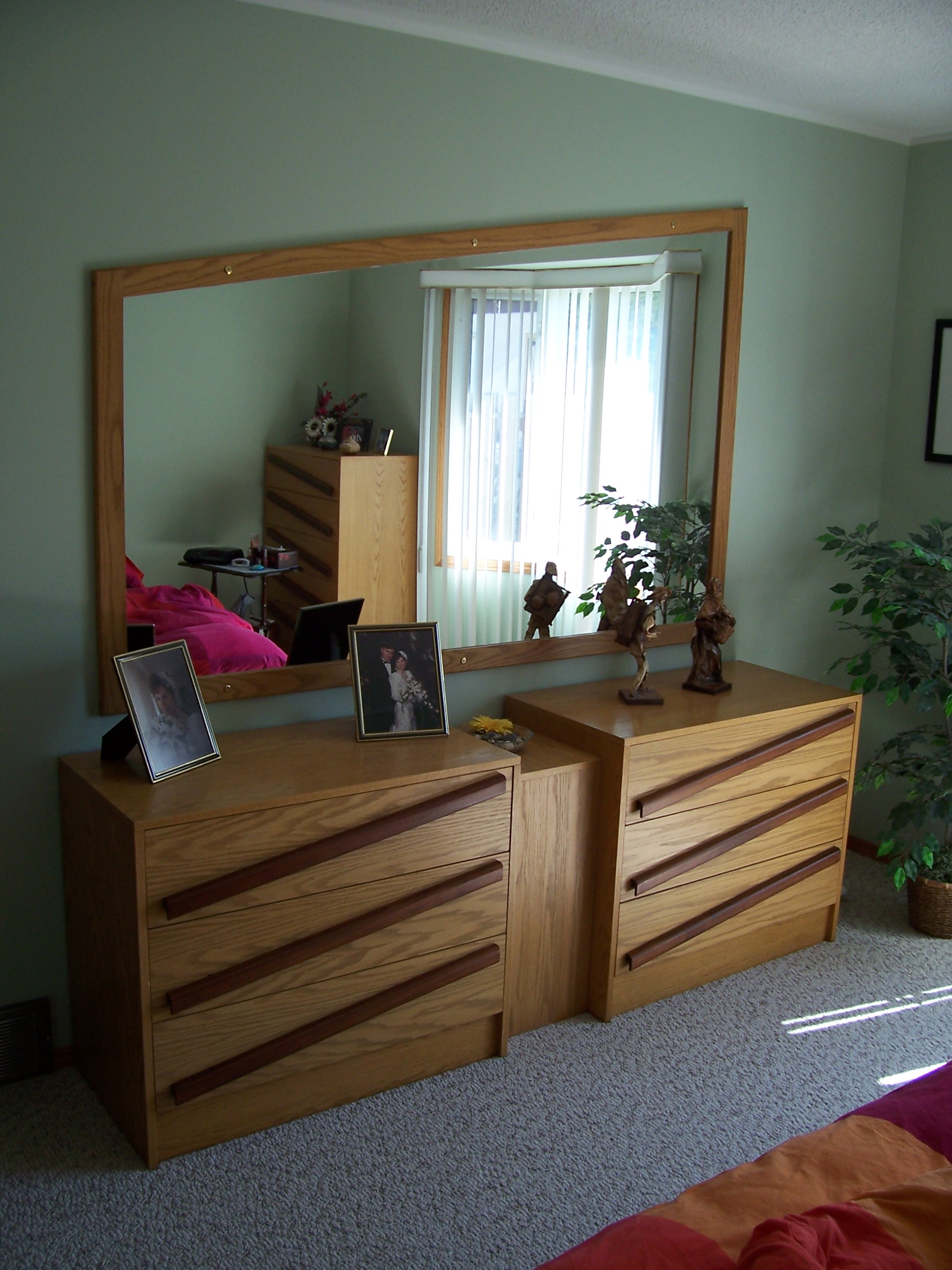 Dressers and Mirror