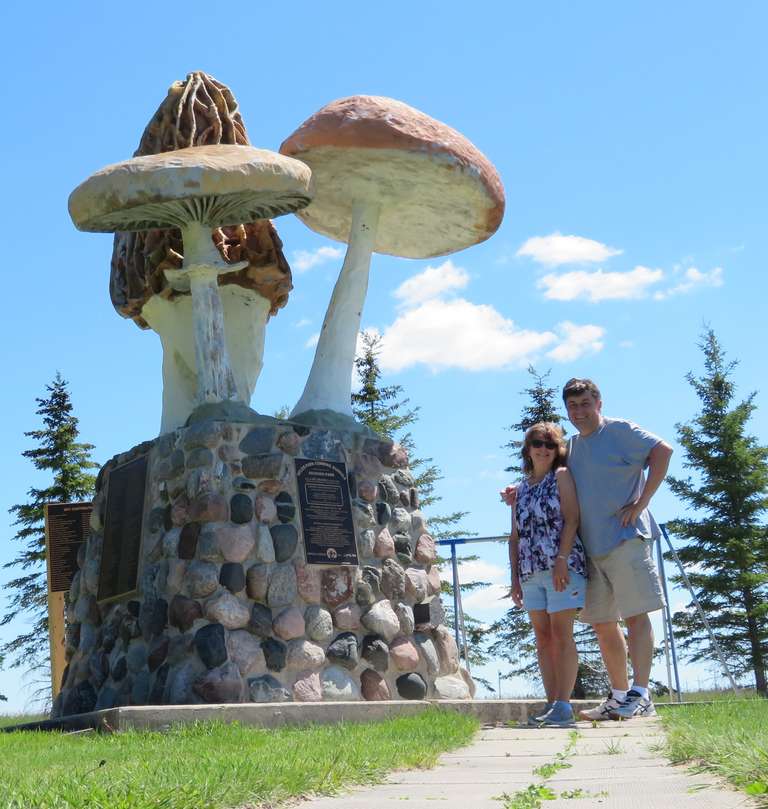 Meleb - Mushroom Statue