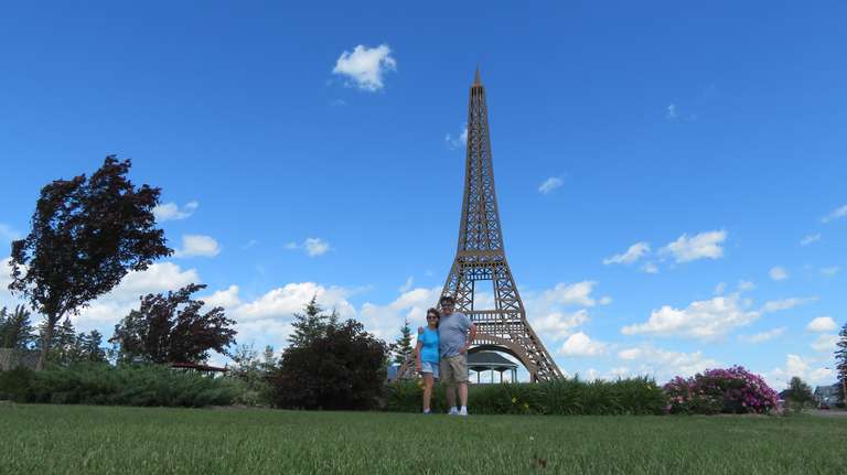 Eiffel Tower - Montmartre, SK.