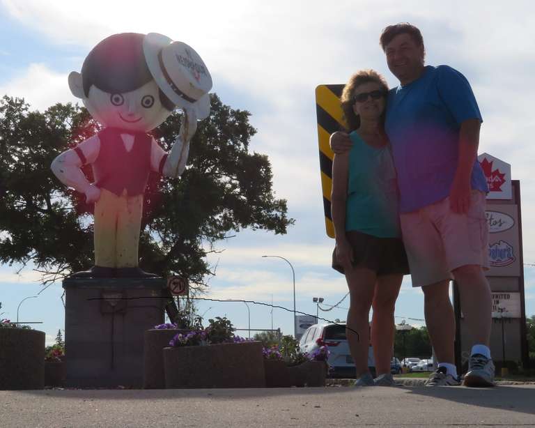 Winnipeg - Hi Neighbour Sam on Regent Ave