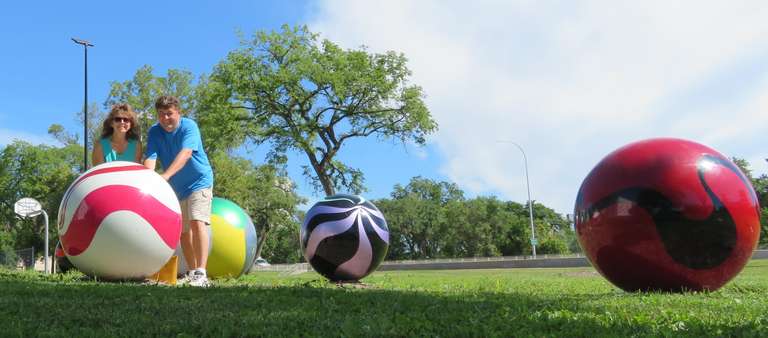 Winnipeg - Giant Marbles on River Rd